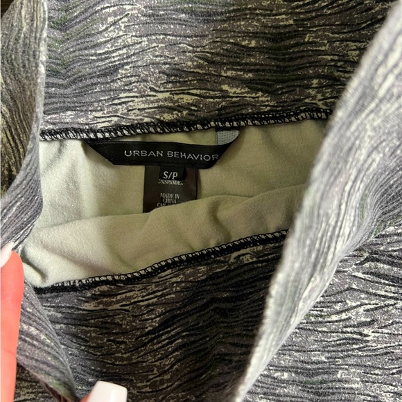 🌸 URBAN BEHAVIOR GRAY/BLACK PRINTED PENCIL MINI SKIRT SIZE SMALL - Picture 3 of 3